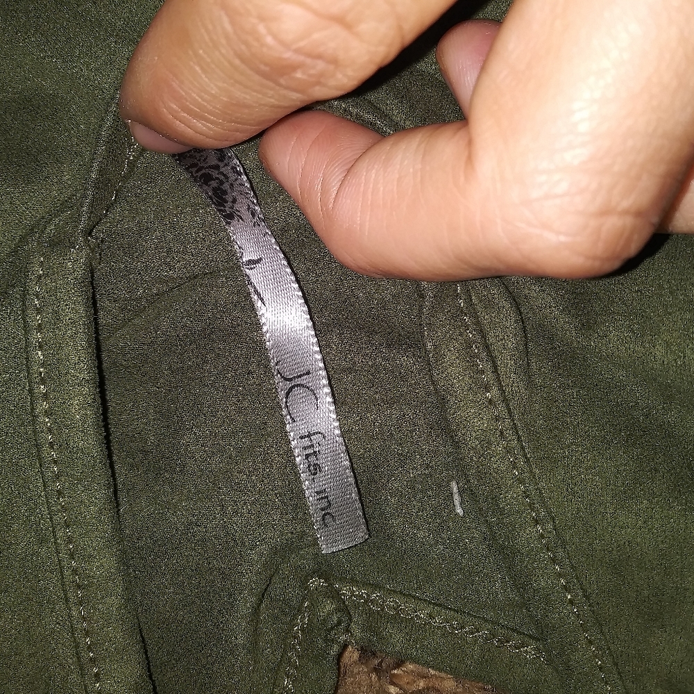 3 Tank top bundle. - Picture 5 of 8
